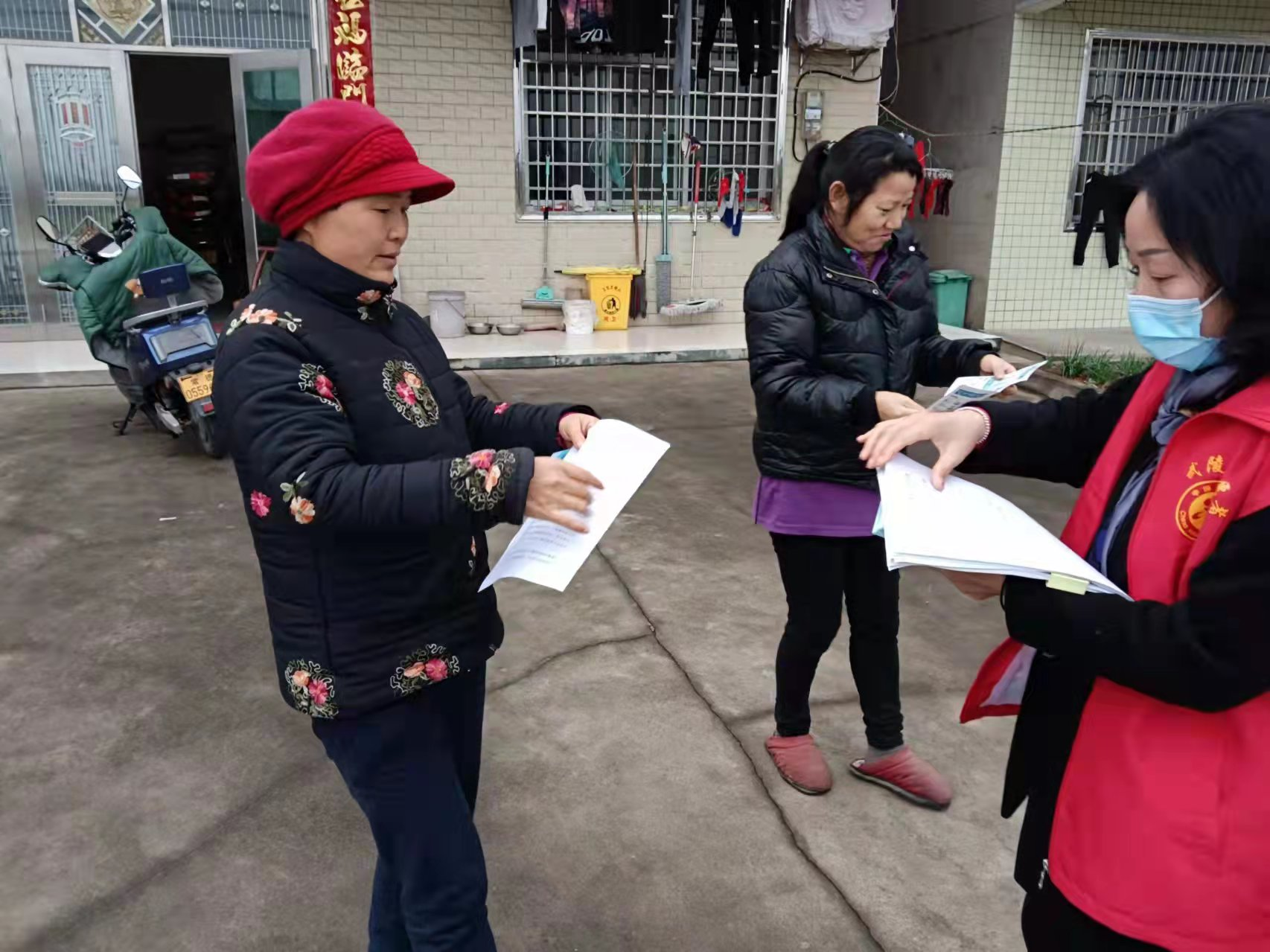 河洑司法所开展“敲门行动”