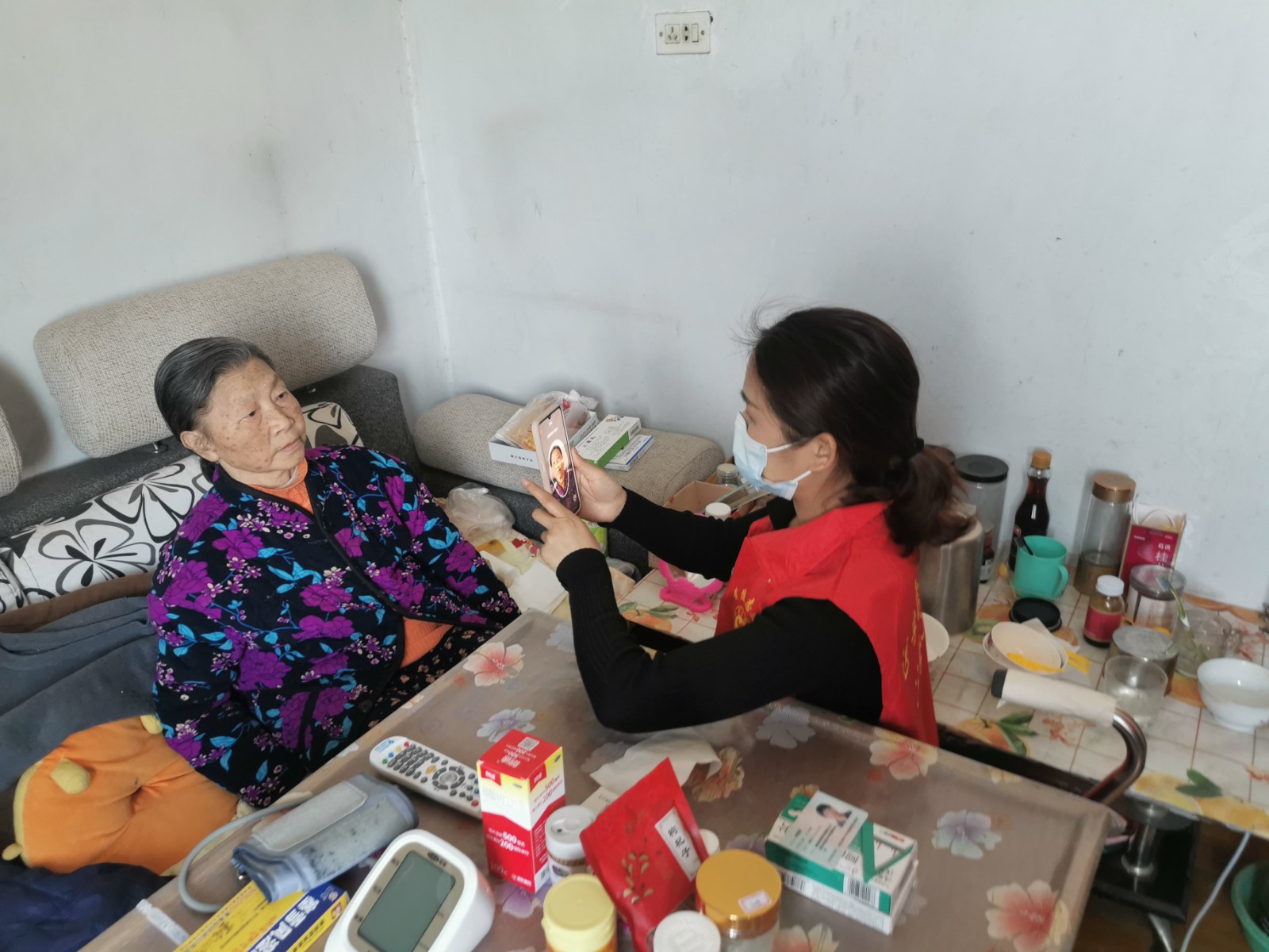 我为群众办实事| 芙蓉街道华南社区上门入户为居民办理退休认证