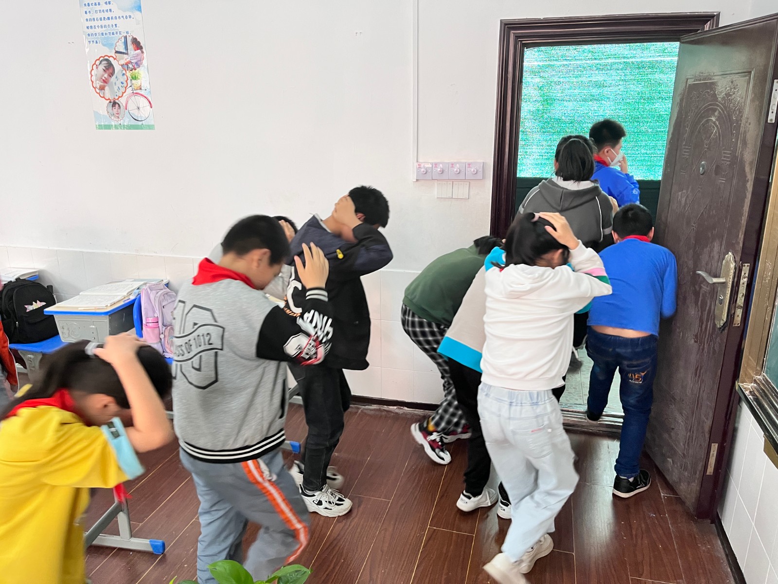 常德市武陵区胜利路小学举行“512”防灾减灾地震演练活动
