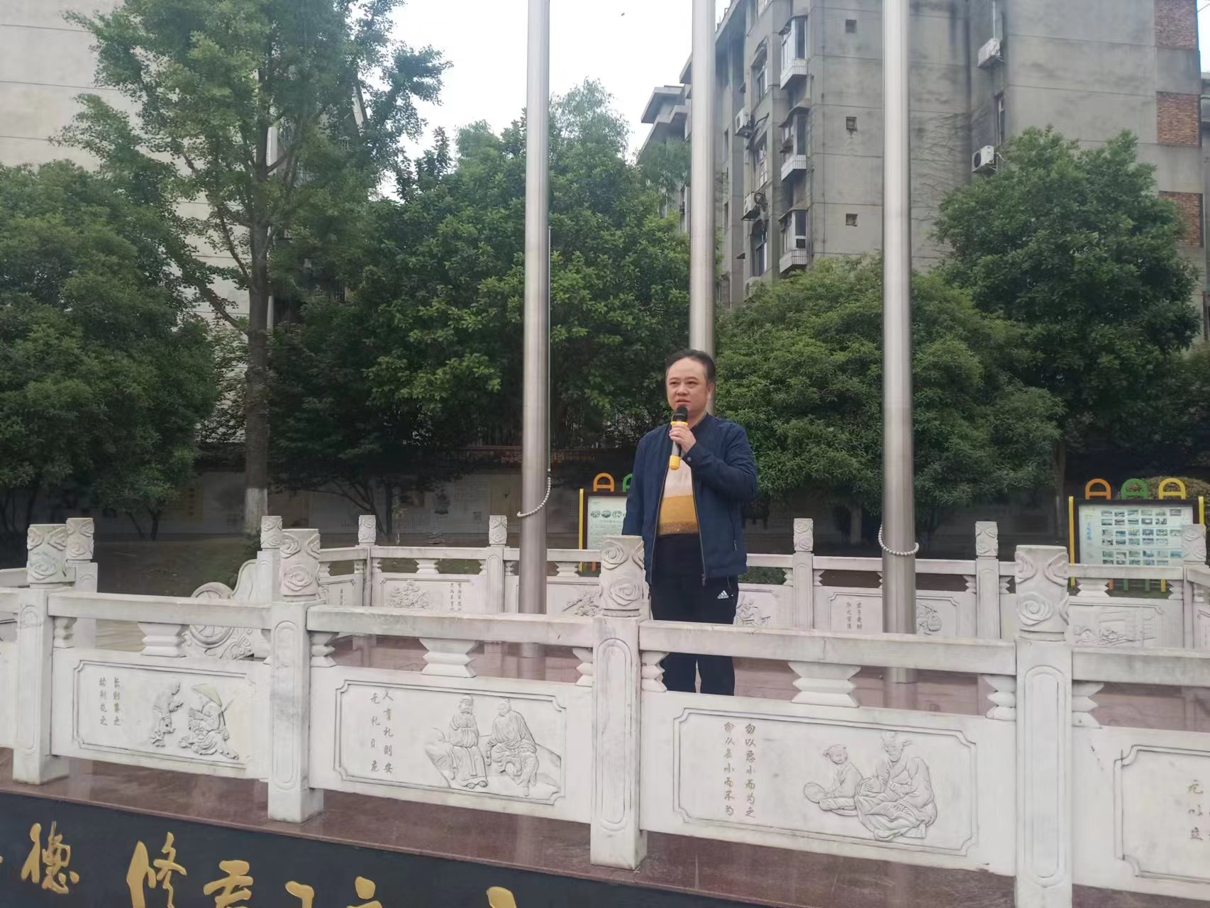 东升小学开展防震减灾应急疏散演练