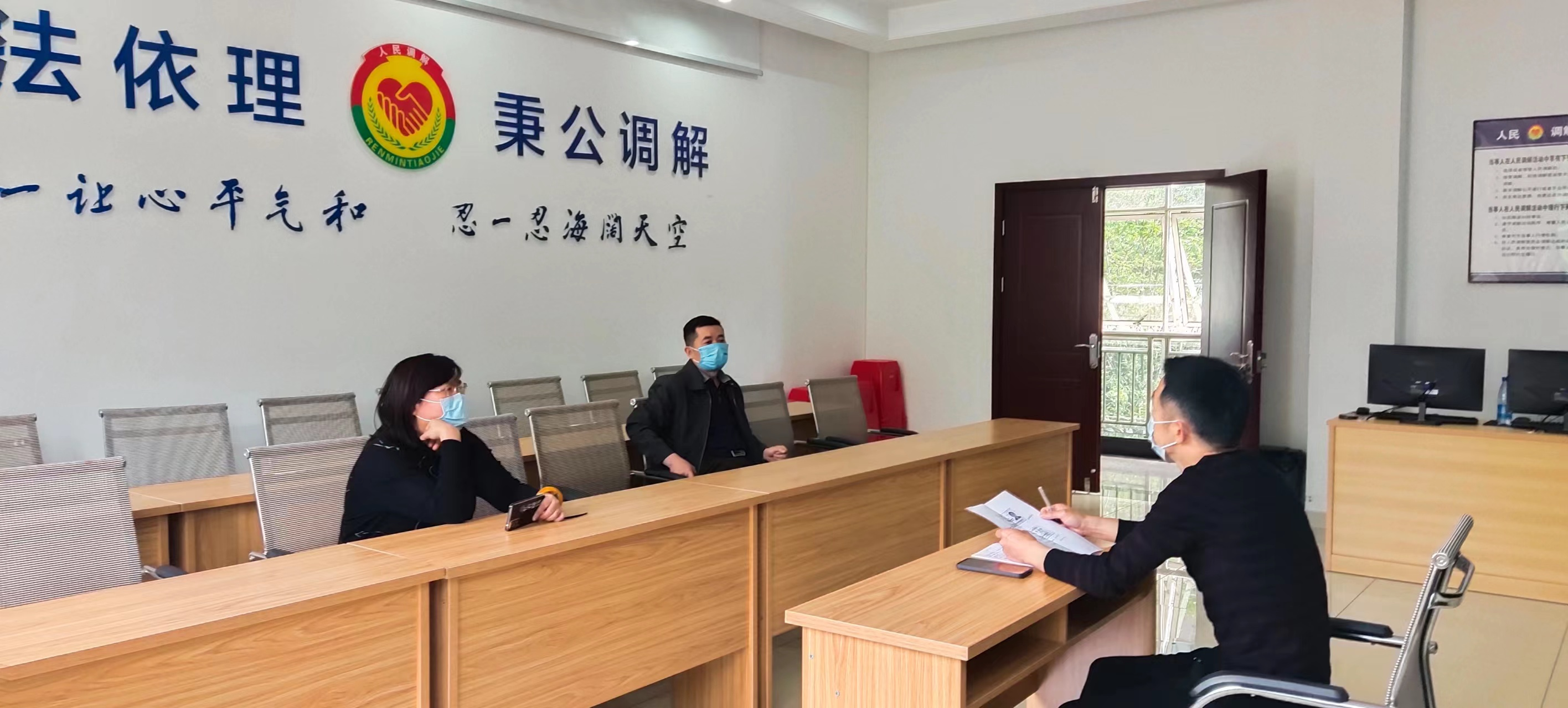 悉心调解纠纷 力促邻里和谐