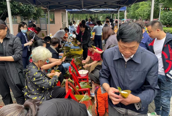 新时代文明实践耀武陵|永安街道高坪头社区开展 “粽香浓 关爱暖”端午节主题活动