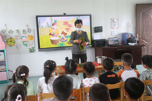 武陵区新兴幼儿园：奶奶进课堂  香遇传递爱