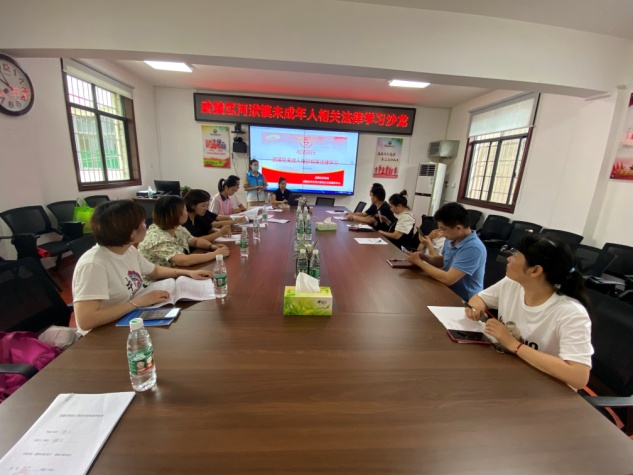河洑镇开展《未成年人保护法》集中宣传学习活动