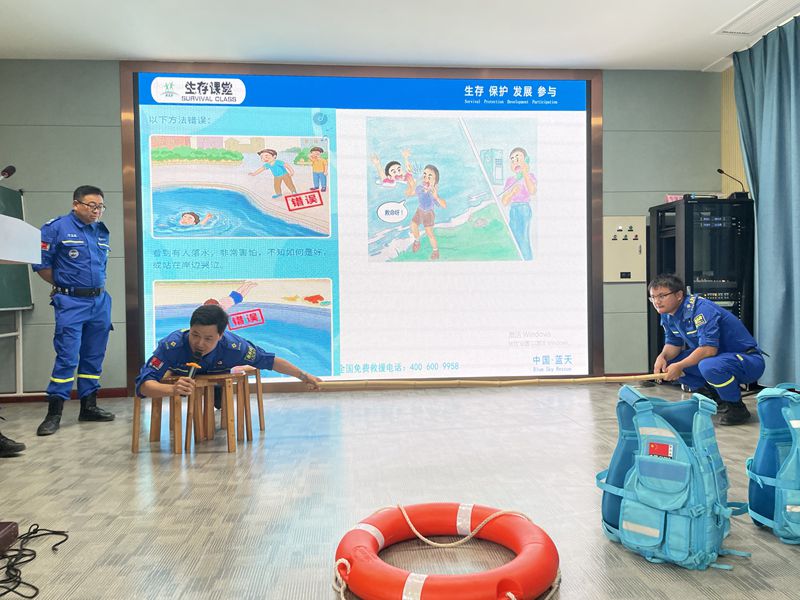 武陵区芙蓉路小学防溺水安全演练：防溺水之患，织安全之网