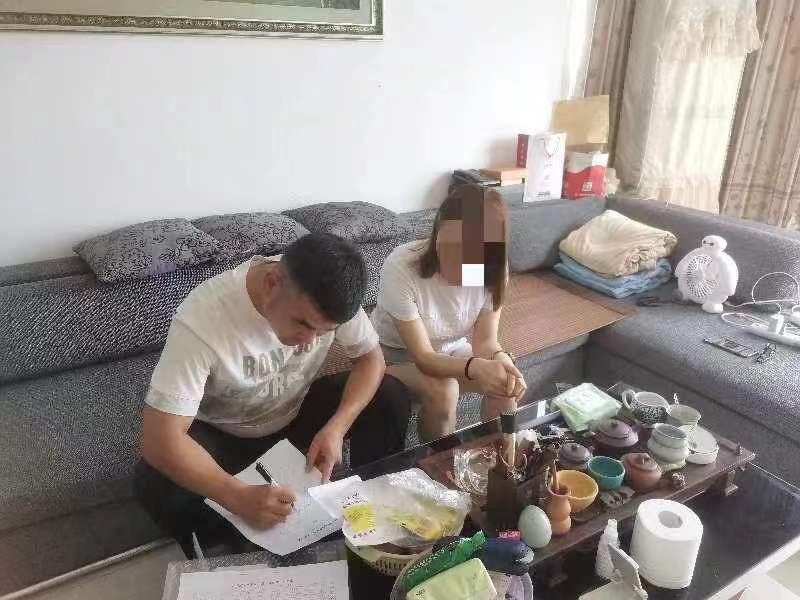 芷兰司法所走访社区矫正对象