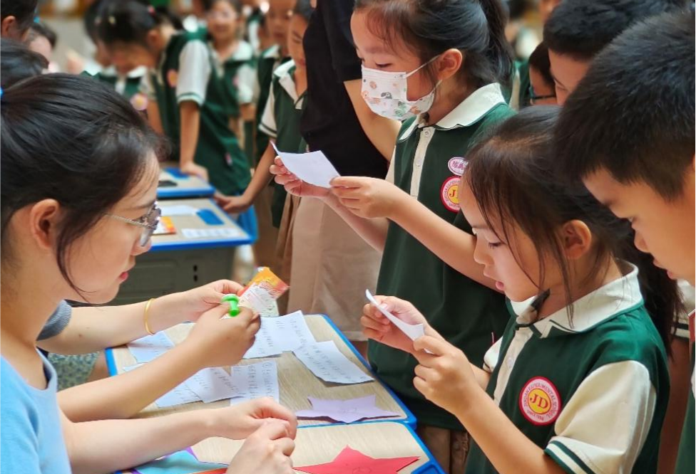 武陵区金丹实验学校：持续推动一二年级“无纸笔”期末测评