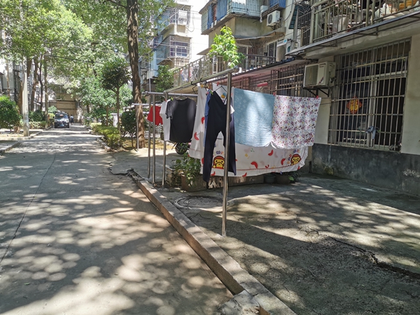 我为群众办实事|武陵区永安街道东苑社区新增40套晾衣杆