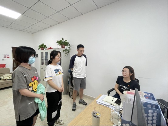 返家乡 建家乡——武陵区永安街道大学生兼职团工委副书记投入火热实践中
