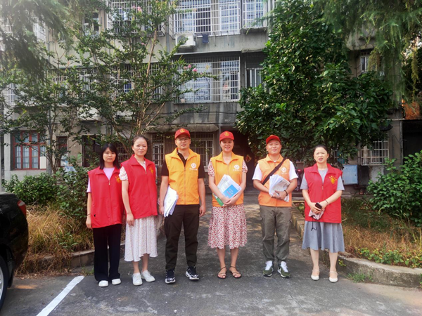 新时代文明实践耀武陵｜新东街社区开展创建文明城市入户宣传“敲门行动”