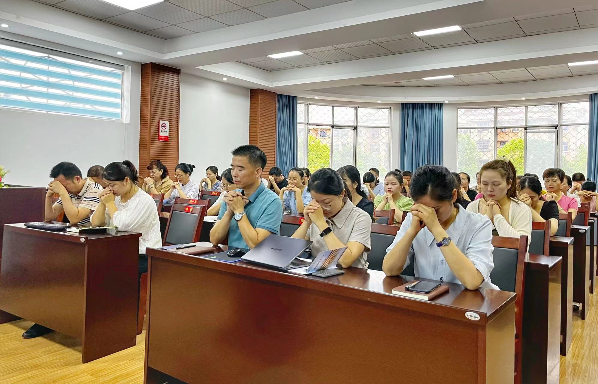 武陵区紫桥小学：感受榜样精神，传递师德力量