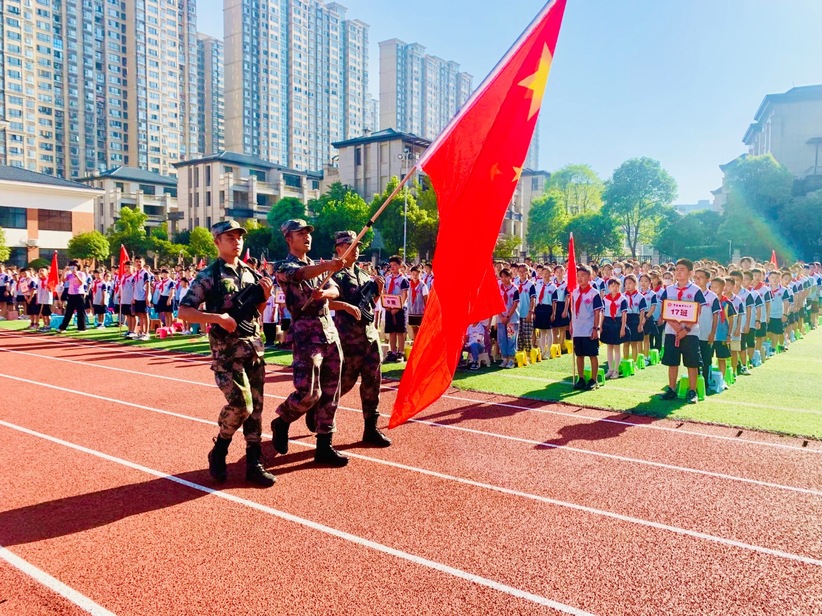 育英德景园小学举行2022年下期开学典礼暨国防教育周启动仪式