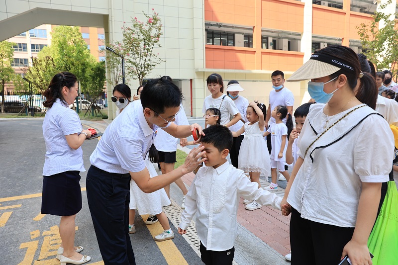 明礼仪，向未来，武陵区第五小学隆重举行新生入学礼