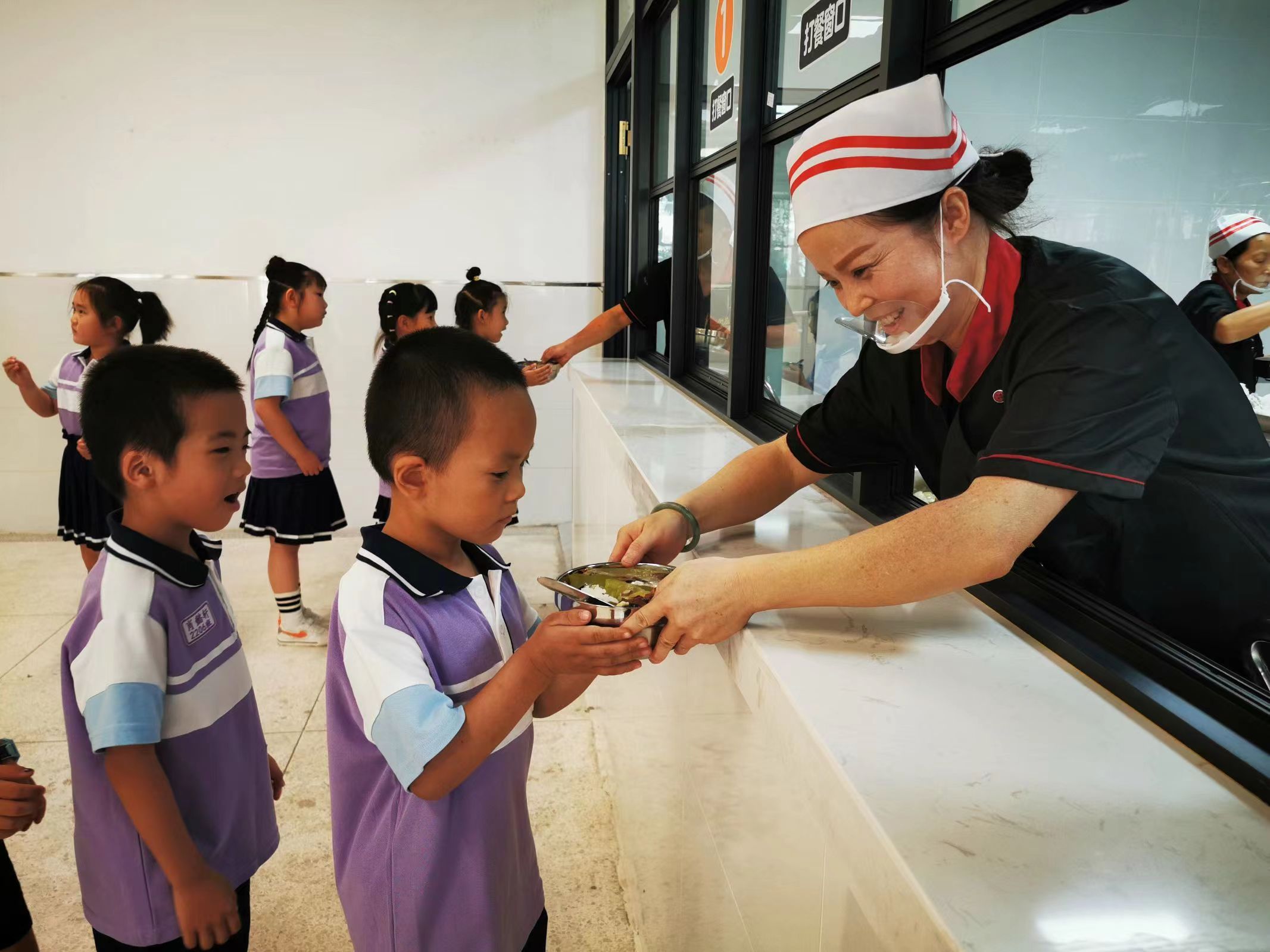 武陵区中建育英小学餐厅正式上线！ 午餐不再“难”