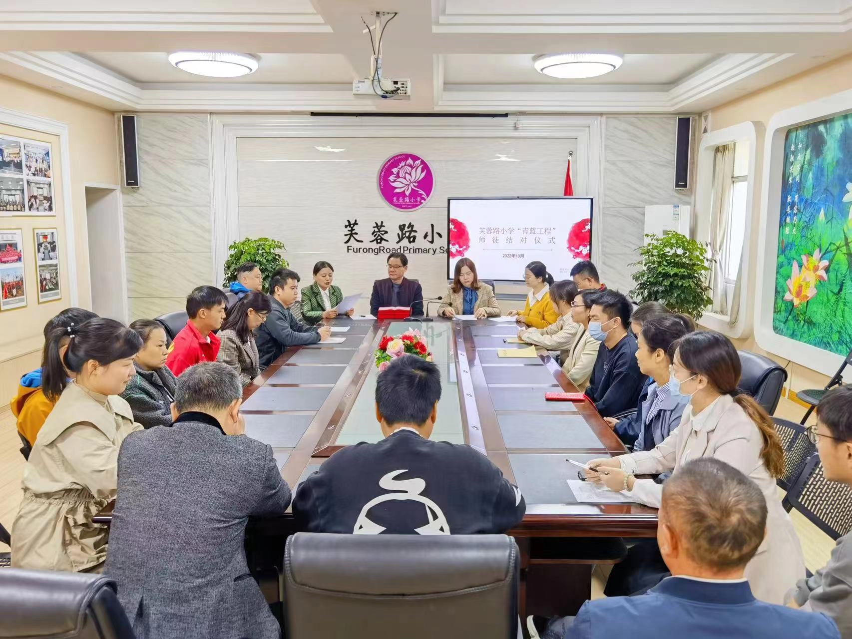 武陵区芙蓉路小学：师徒结对薪火传，亦师亦友共成长