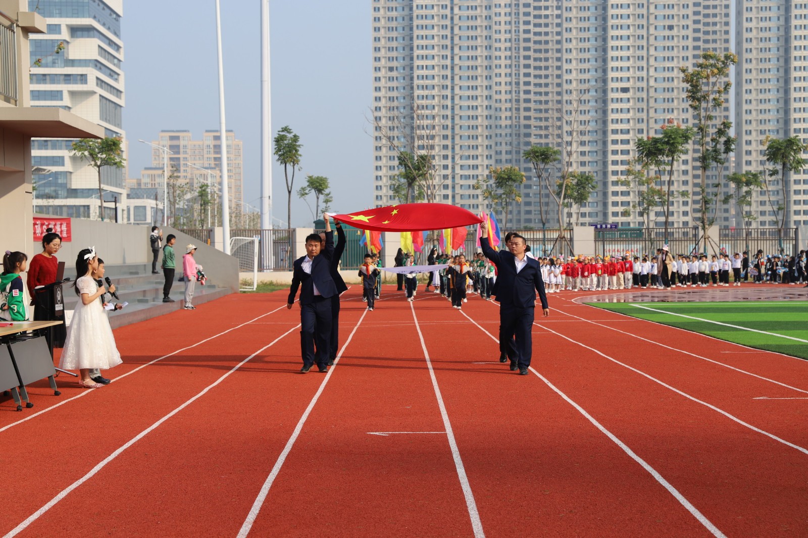 趣味运动，快乐成长！中建育英小学举办首届校园运动会