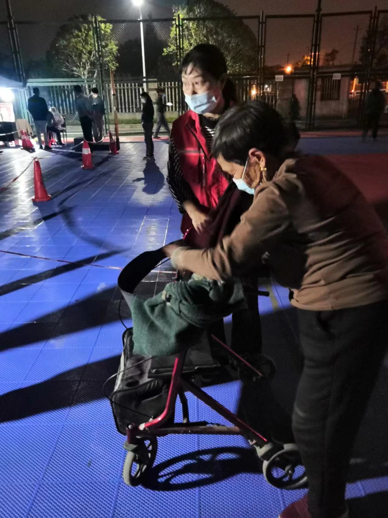 东江街道赵家碈社区：助人为乐好人叶英英