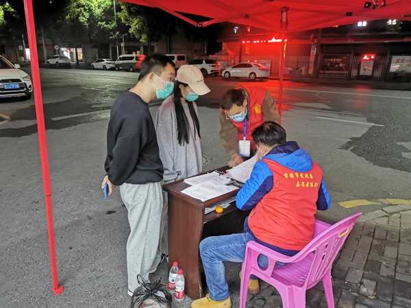 志愿共担当  防疫有力量----永安街道东苑社区新时代文明实践志愿者助力社区疫情防控