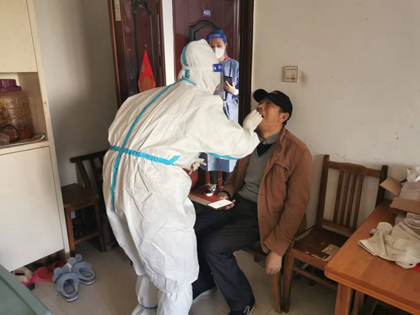 永安街道东苑社区：防疫不防“爱” 温暖疫情下独居老人心