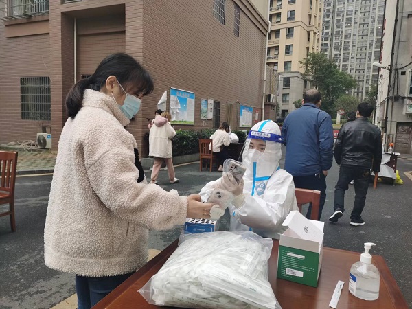 疫情里的冬日暖阳