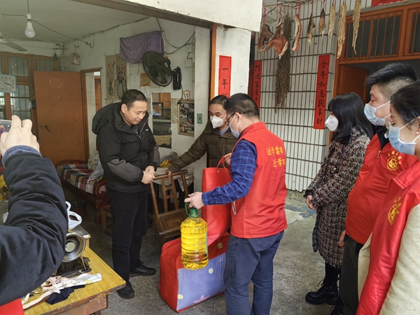 武陵区永安街道竹园社区：春节慰问送关怀  浓浓关爱暖人心