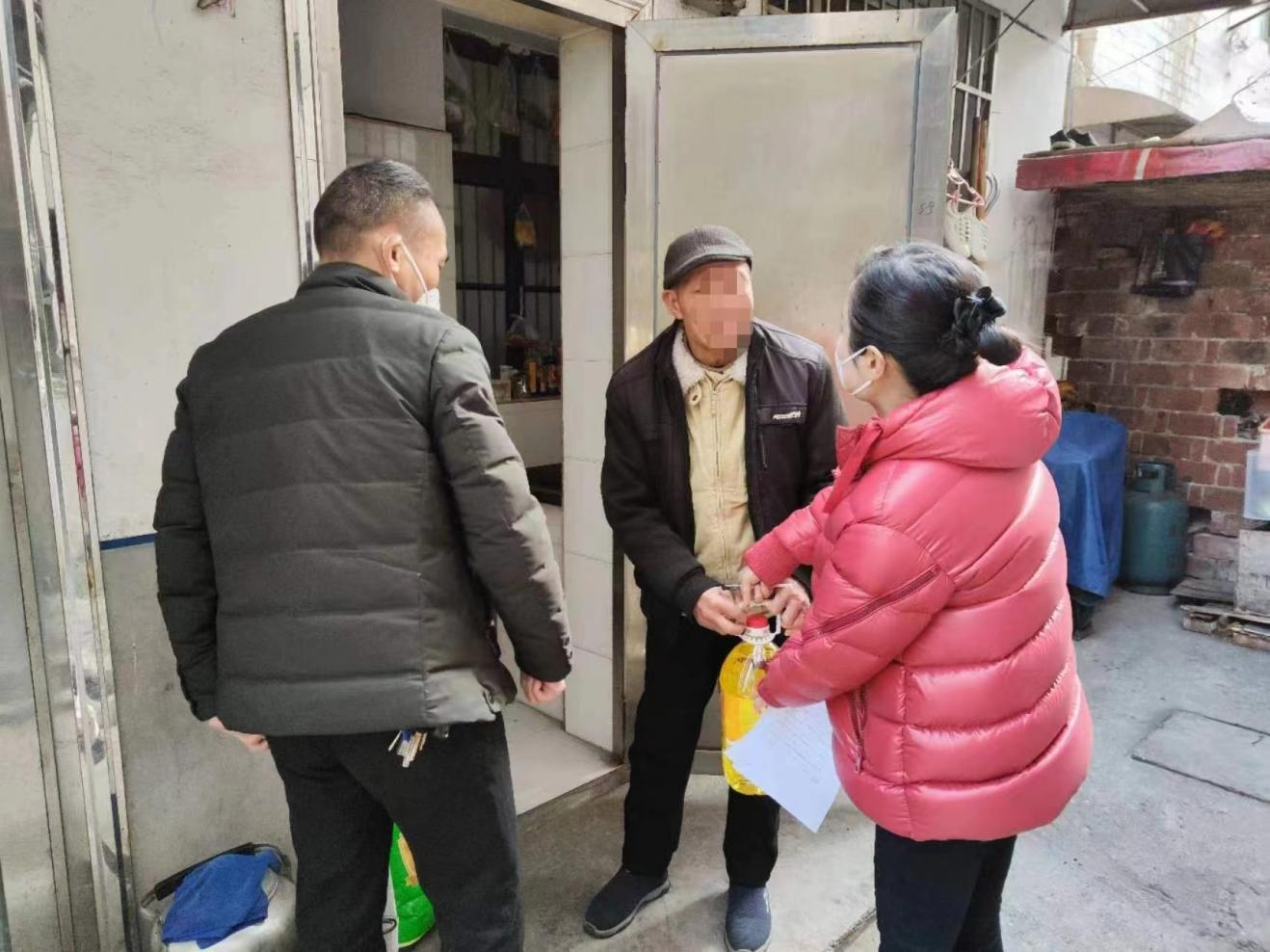 武陵区司法局走访慰问困难社区矫正和安置帮教对象