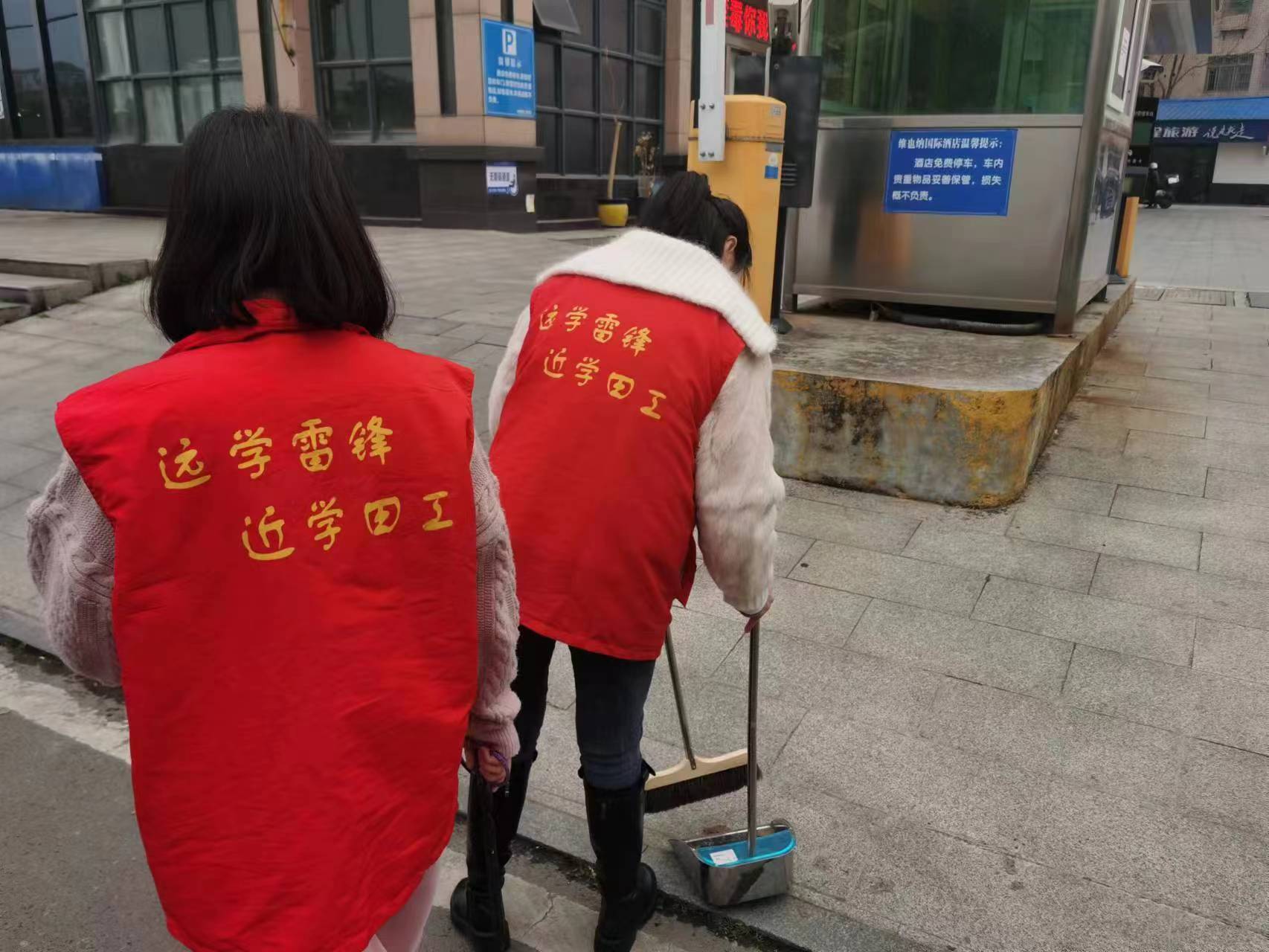 东江街道团工委开展爱国卫生整治活动