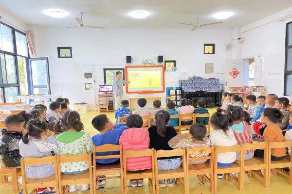 武陵区丹洲乡坪湖幼儿园 :温馨三月天 浓情三八节