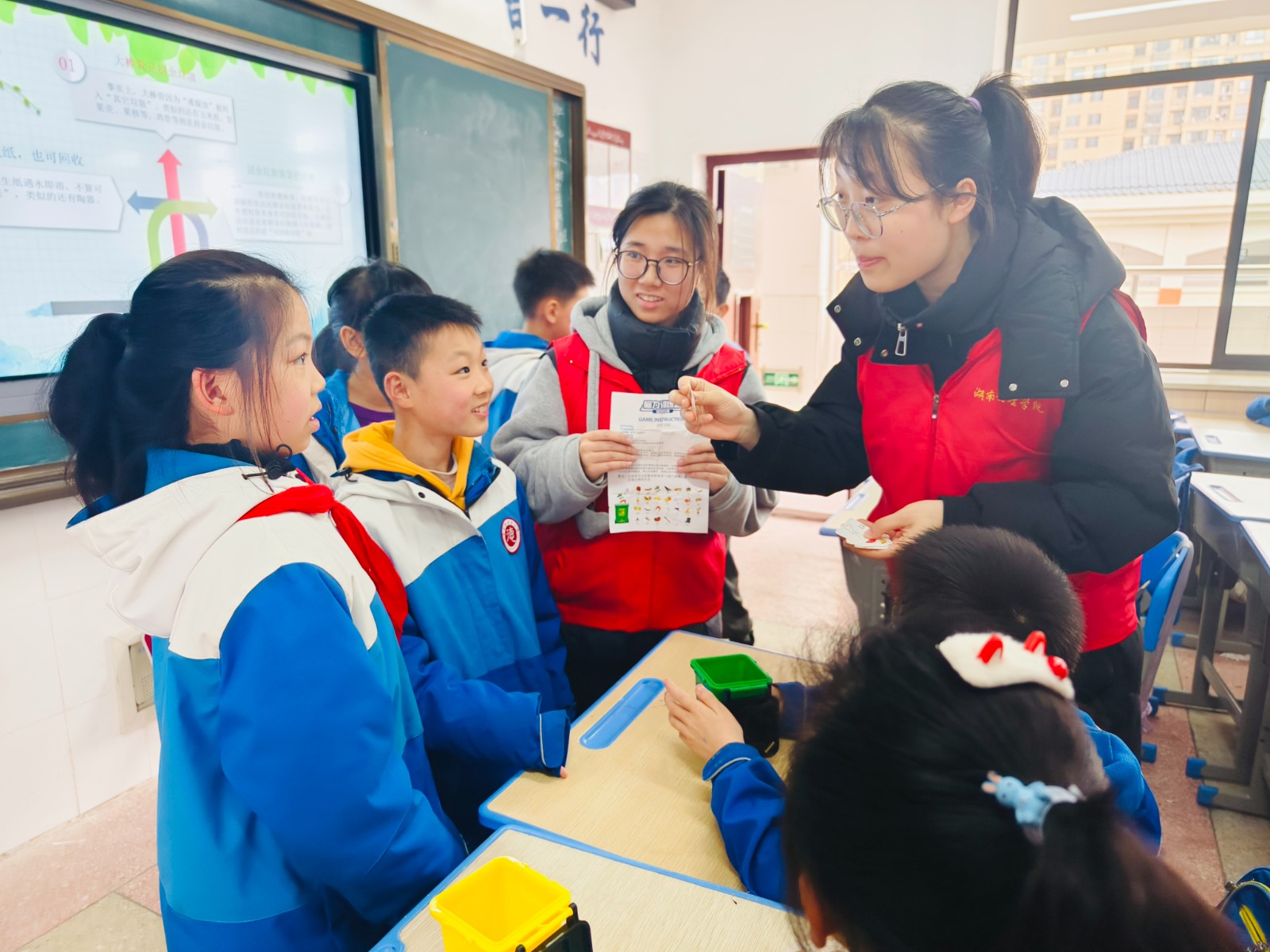 育英德景园小学开展环保知识进课堂活动
