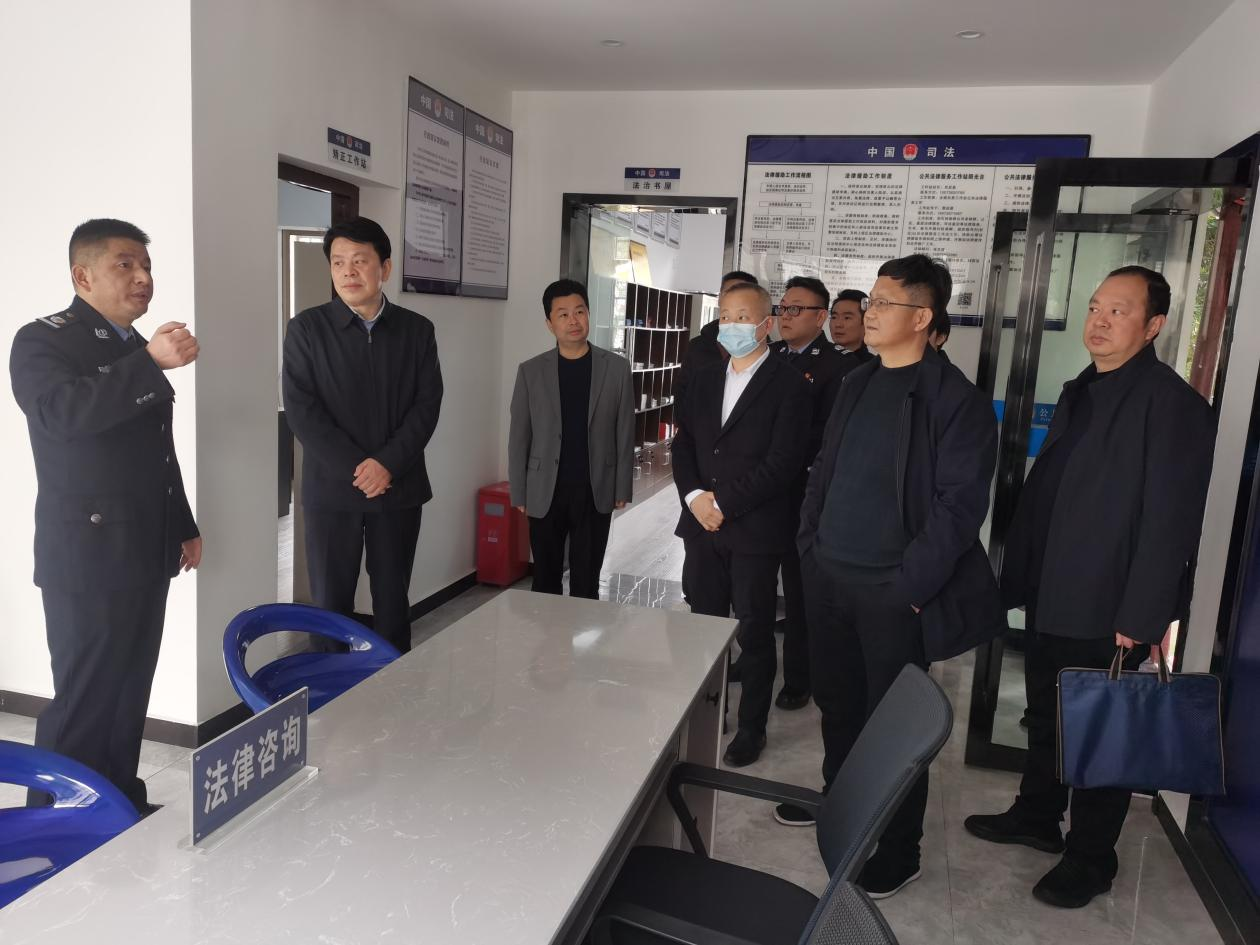 省司法厅副厅长杨龙金到武陵区南坪司法所调研