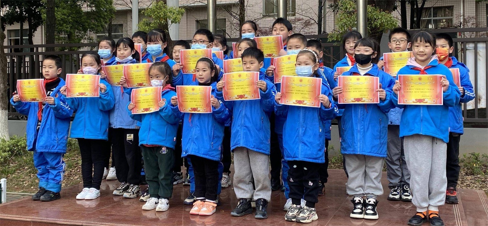 滨湖小学开展学雷锋主题活动