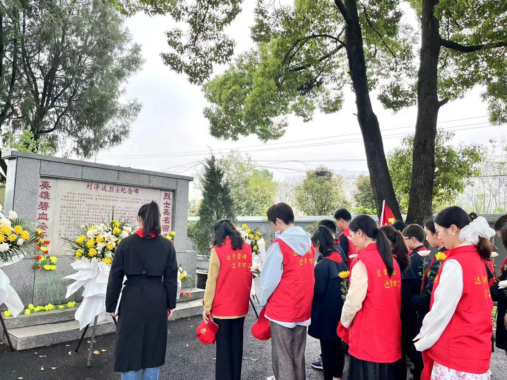 武陵区第三小学开展“清明追思 缅怀英烈”祭扫活动
