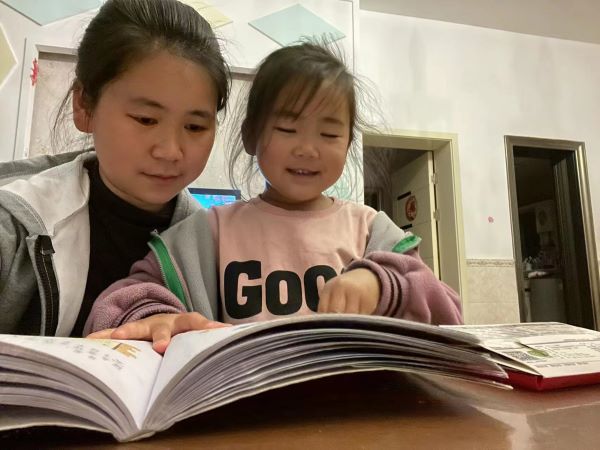 武陵区丹洲乡坪湖幼儿园：“书香润童心”亲子阅读打卡活动