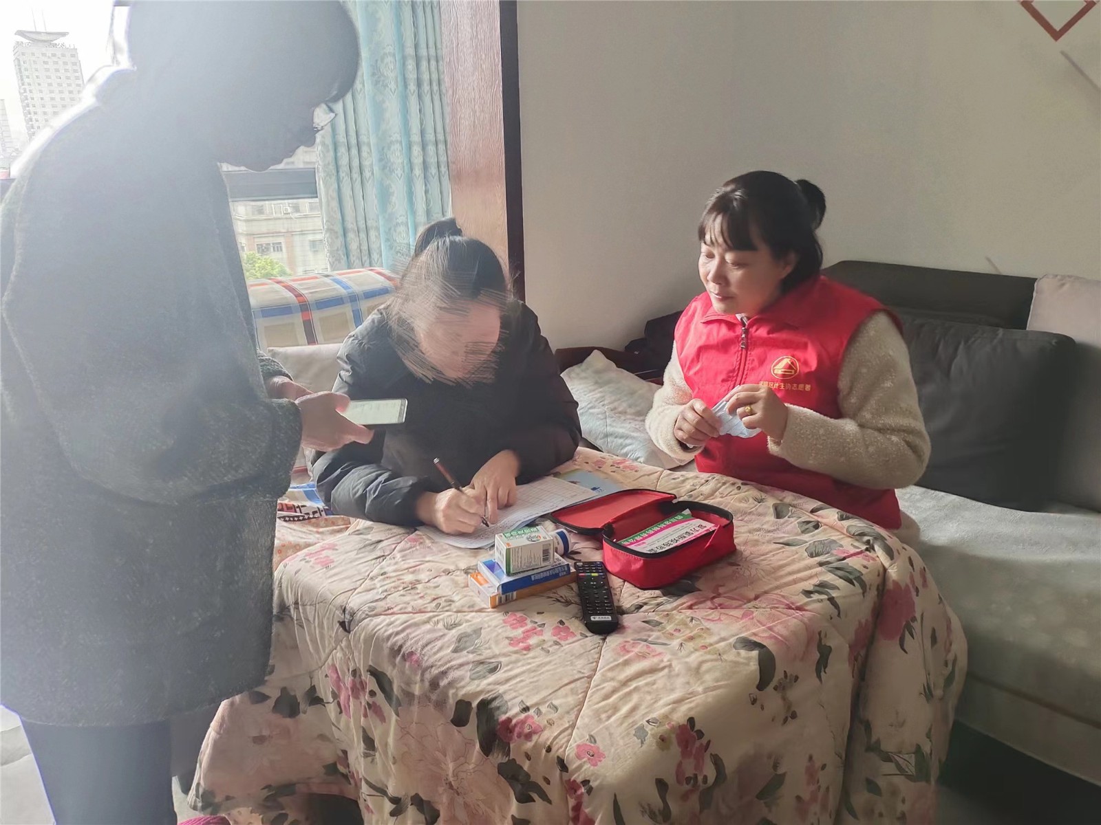 武陵区计生协开展“暖心健康包”送上门 服务活动