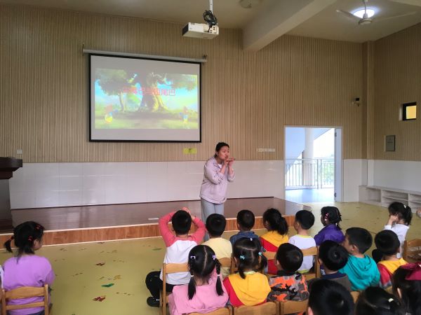 武陵区丹洲乡坪湖幼儿园开展教师讲故事比赛活动