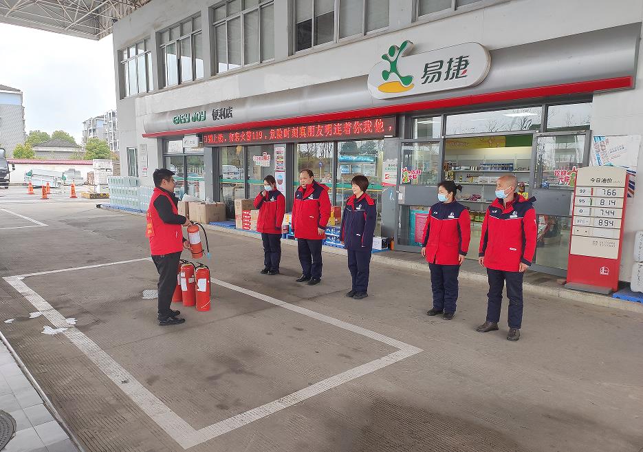 河洑镇深入辖区加油站开展消防知识培训