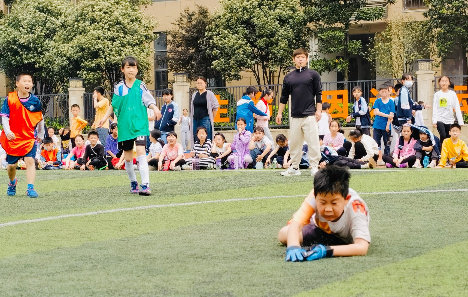 2023年中小学生校园足球联赛在育英德景园小学开赛