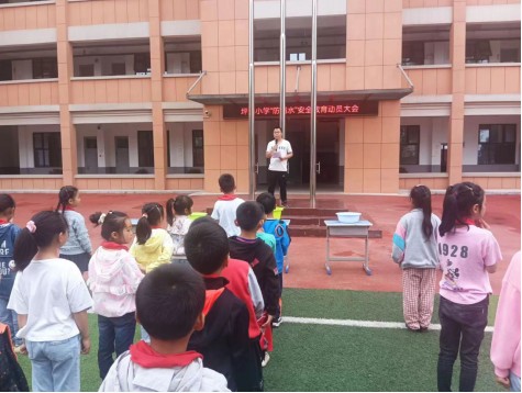 坪湖小学举行防溺水安全教育动员大会