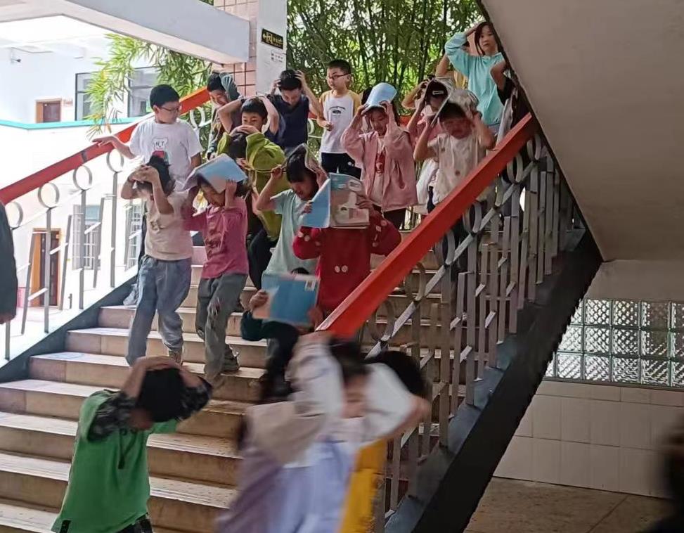 武陵区胜利路小学开展地震应急疏散演练活动