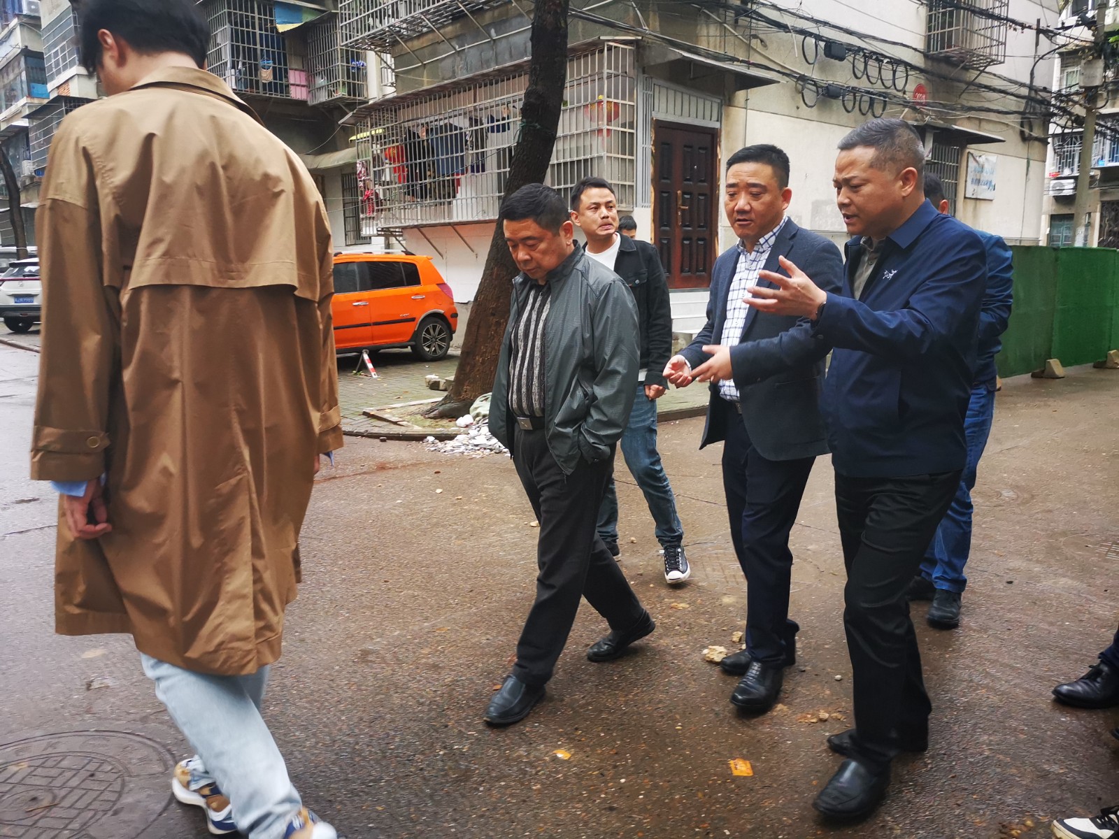 市住建局住保中心调研武陵区老旧小区改造项目实施情况