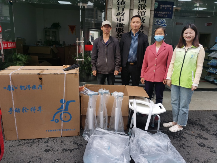 河洑镇：辅具发放进家庭 助力生活无障碍
