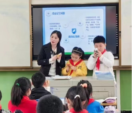 滨湖小学开展反食品浪费宣传活动