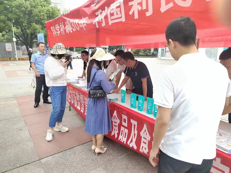 武陵区市场监管局开展“5.15防治碘缺乏病日”集中宣传活动
