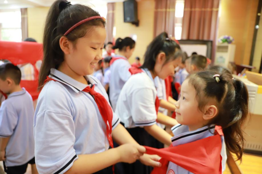 旭辉东升小学举行2023年少先队新队员入队仪式