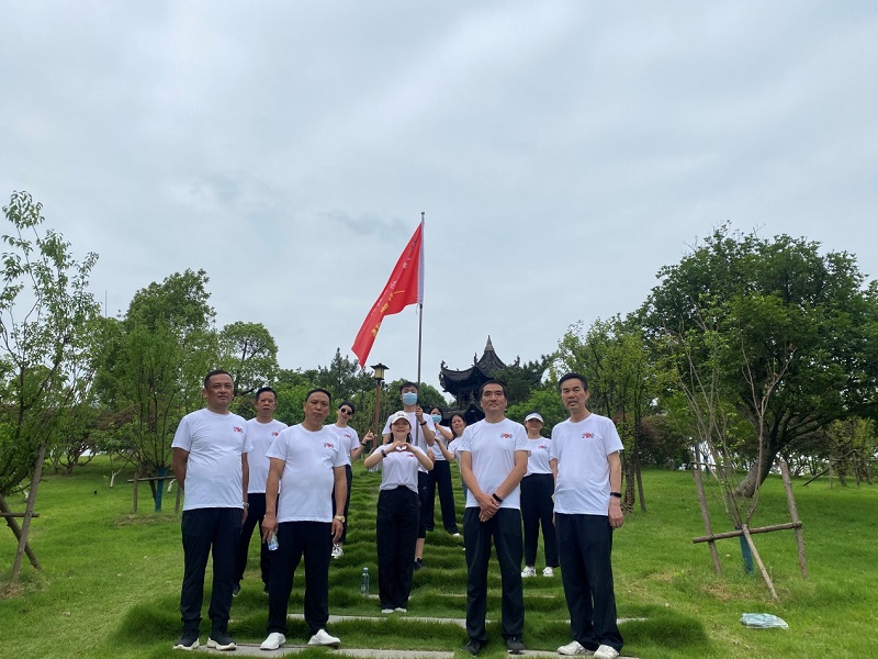 武陵区市场监管局开展“相约白马湖 走好每一步”健走活动