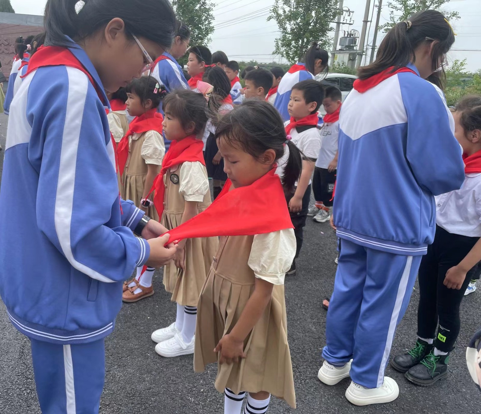 武陵区芦荻山乡小学庆“六•一”新队员入队仪式
