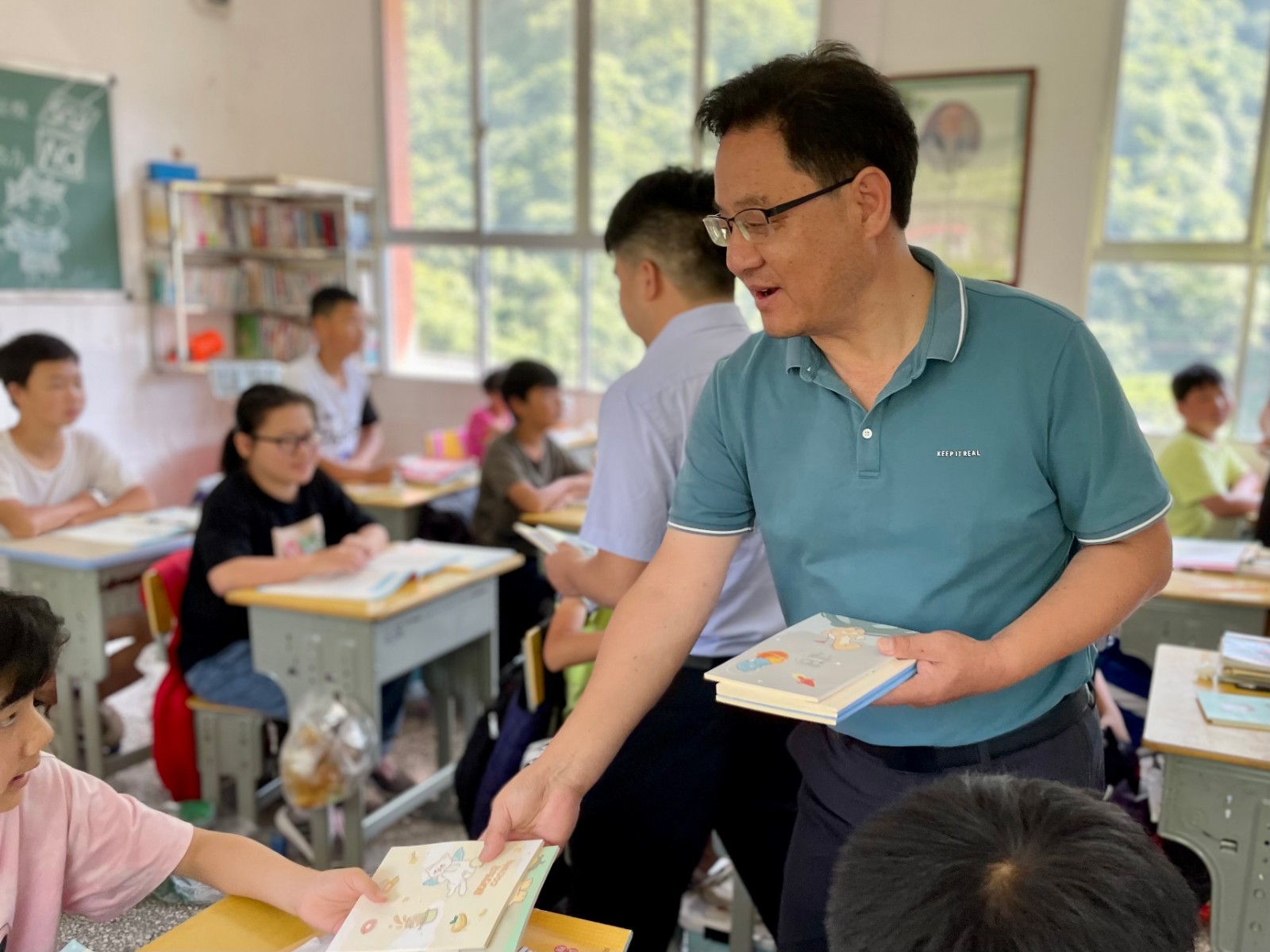武陵区芙蓉路小学：情系支教教师 慰问温暖人心