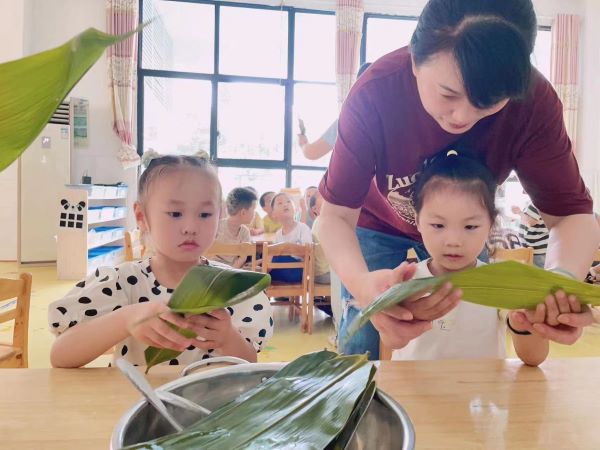 武陵区丹洲乡坪湖幼儿园开展“浓情端午 粽情粽意”系列活动