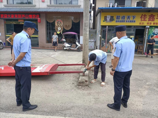 武陵区交通运输综合行政执法大队深入开展路域环境整治
