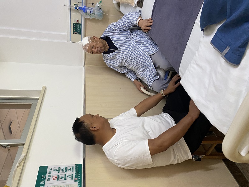 武陵区市场监管局开展 “八一”走访慰问活动